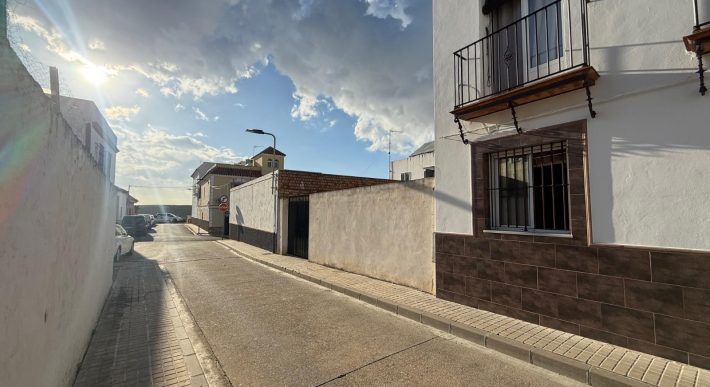 ¡REBAJADO! – ¡Oportunidad de inversión en Lebrija! Solar en venta en la zona de la Falda del Castillo