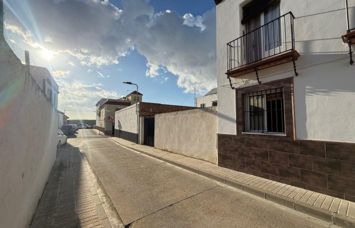 ¡REBAJADO! – ¡Oportunidad de inversión en Lebrija! Solar en venta en la zona de la Falda del Castillo