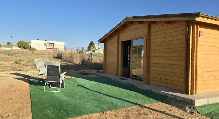 Casa de madera en terreno urbano en Palomares del Río.