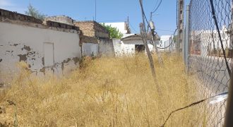 terreno urbano con construcción en Palomares del Río.