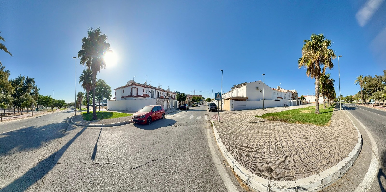ADOSADA EN ZONA FAMILY CASH (LEBRIJA)