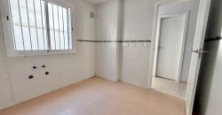 ADOSADA EN ZONA FAMILY CASH (LEBRIJA)