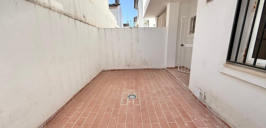 ADOSADA EN ZONA FAMILY CASH (LEBRIJA)