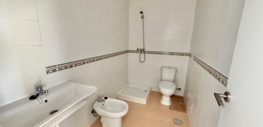 ADOSADA EN ZONA FAMILY CASH (LEBRIJA)