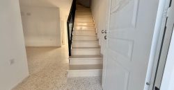 ADOSADA EN ZONA FAMILY CASH (LEBRIJA)