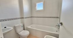 ADOSADA EN ZONA FAMILY CASH (LEBRIJA)
