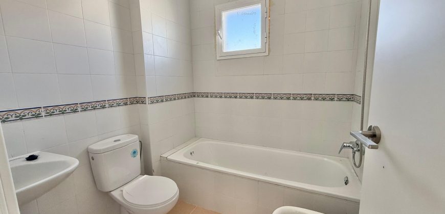 ADOSADA EN ZONA FAMILY CASH (LEBRIJA)