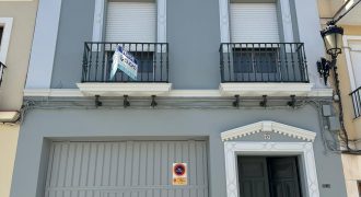 IMPRESIONANTE VIVIENDA ZONA SEMI CENTRO.