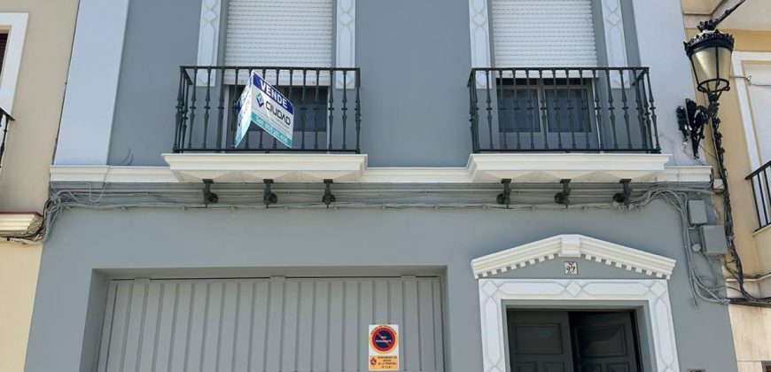 IMPRESIONANTE VIVIENDA ZONA SEMI CENTRO.