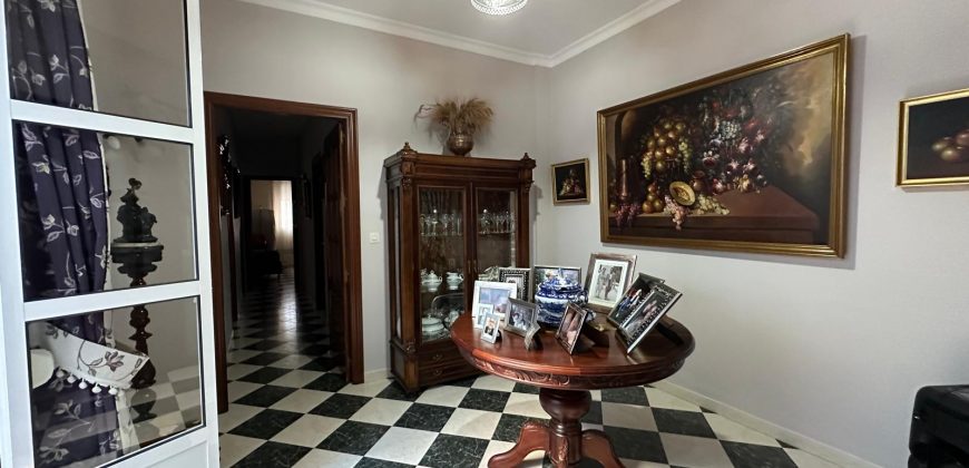 IMPRESIONANTE VIVIENDA ZONA SEMI CENTRO.