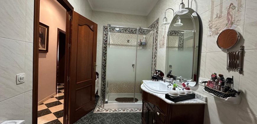 IMPRESIONANTE VIVIENDA ZONA SEMI CENTRO.