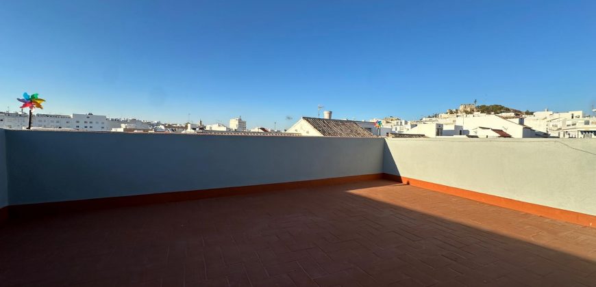 IMPRESIONANTE VIVIENDA ZONA SEMI CENTRO.