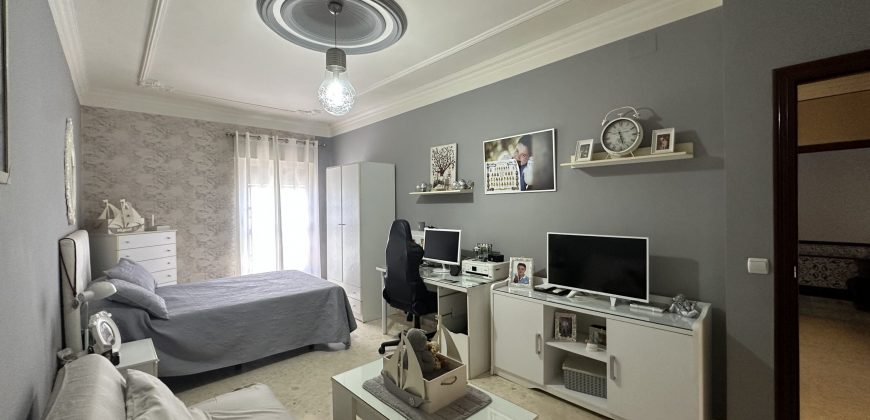 CASA CON COCHERA