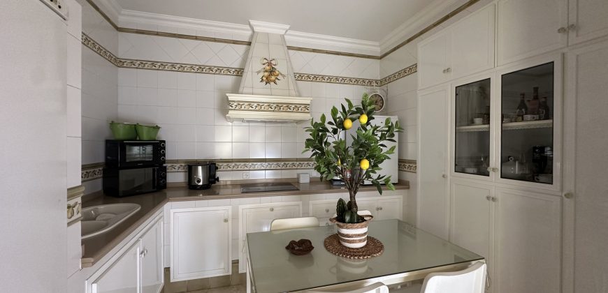 CASA CON COCHERA