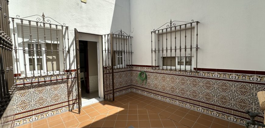 CASA CON COCHERA