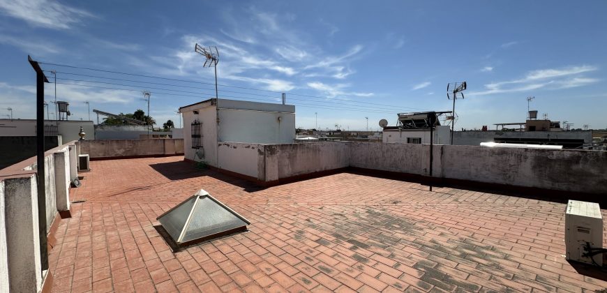 CASA CON COCHERA