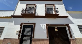 CASA CON COCHERA