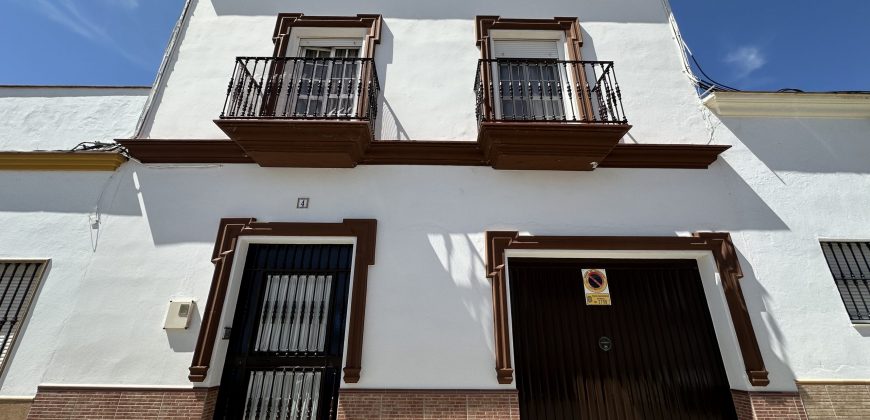CASA CON COCHERA