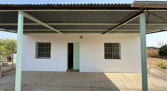 Casa rústica con terreno en venta en Lebrija