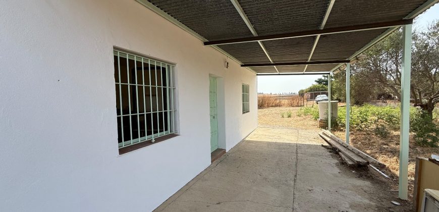 Casa rústica con terreno en venta en Lebrija
