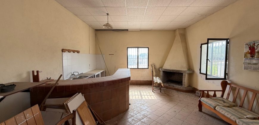 Casa rústica con terreno en venta en Lebrija