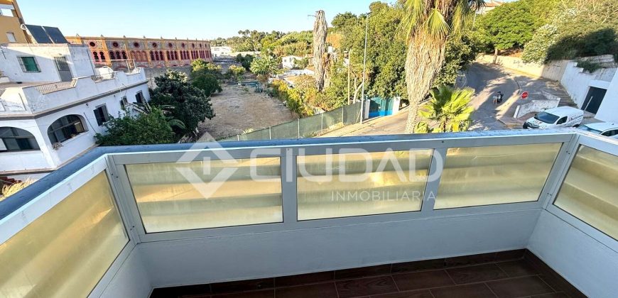 Piso de 3 habitaciones en El Pino – Plaza de Toros