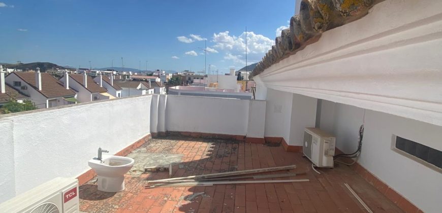 ESTUDIO RECIEN REFORMADO EN ZONA ALAMEDA.-