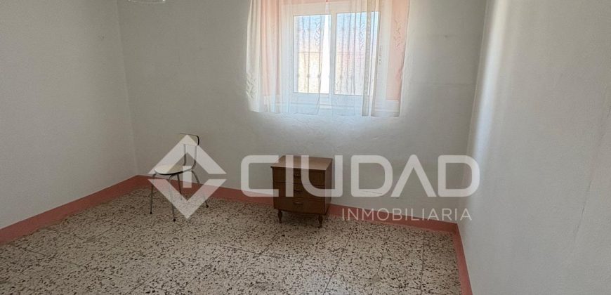 Casa de pueblo a reformar en Barrio Alto – Casco Antiguo