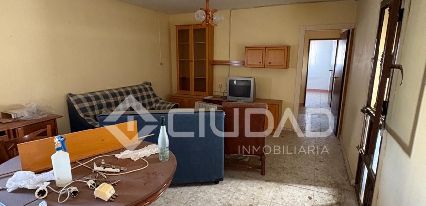 Casa de pueblo a reformar en Barrio Alto – Casco Antiguo