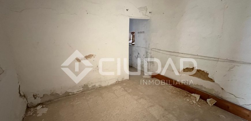 Casa de pueblo a reformar en Barrio Alto – Casco Antiguo