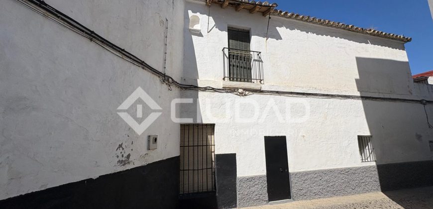 Casa de pueblo a reformar en Barrio Alto – Casco Antiguo