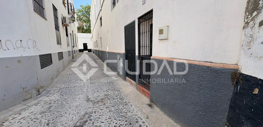 Casa de pueblo a reformar en Barrio Alto – Casco Antiguo