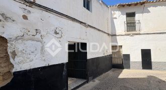 Casa de pueblo a reformar en Barrio Alto – Casco Antiguo
