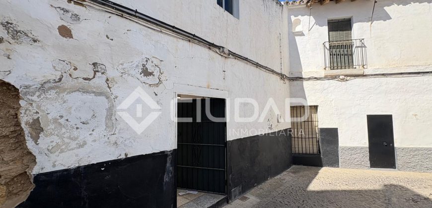 Casa de pueblo a reformar en Barrio Alto – Casco Antiguo