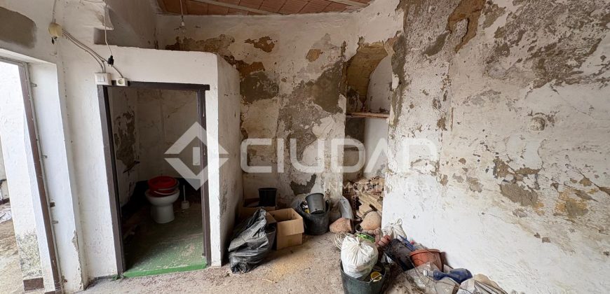 Casa de pueblo a reformar en Barrio Alto – Casco Antiguo