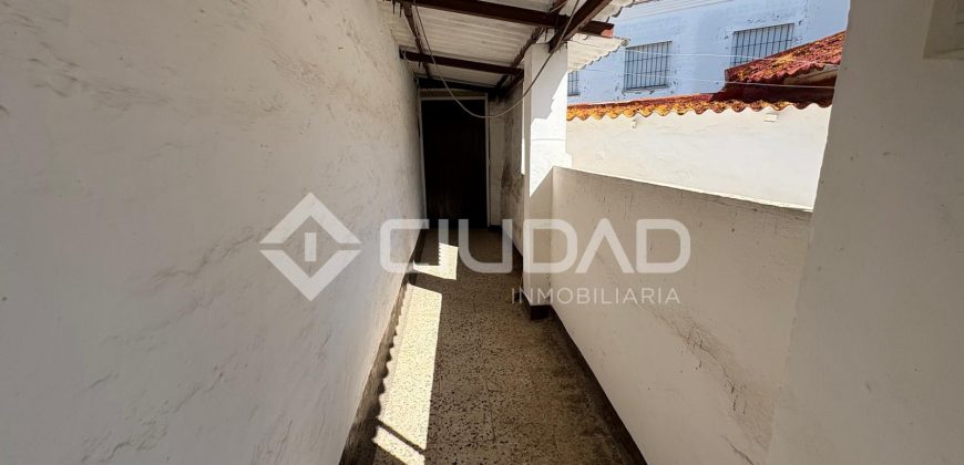Casa de pueblo a reformar en Barrio Alto – Casco Antiguo