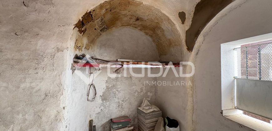 Casa de pueblo a reformar en Barrio Alto – Casco Antiguo