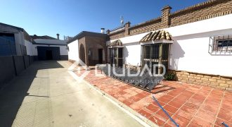 Casa + nave + apartamento independiente en Av. Al-Ándalus