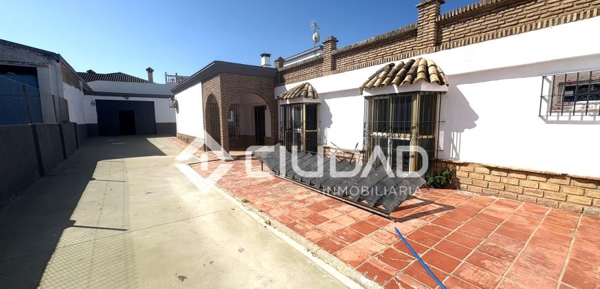 Casa + nave + apartamento independiente en Av. Al-Ándalus
