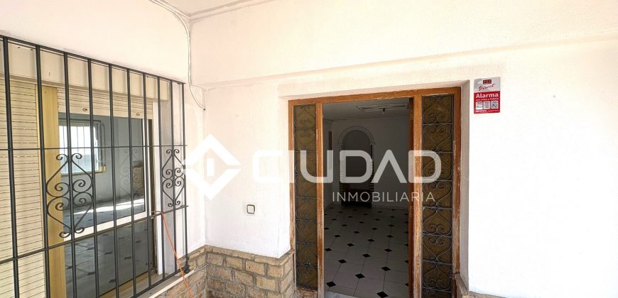 Casa + nave + apartamento independiente en Av. Al-Ándalus
