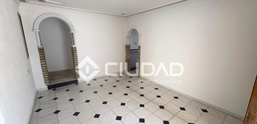 Casa + nave + apartamento independiente en Av. Al-Ándalus