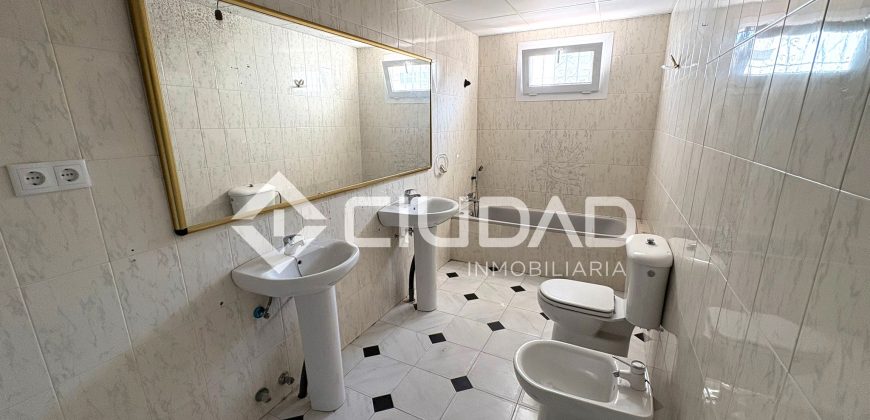 Casa + nave + apartamento independiente en Av. Al-Ándalus