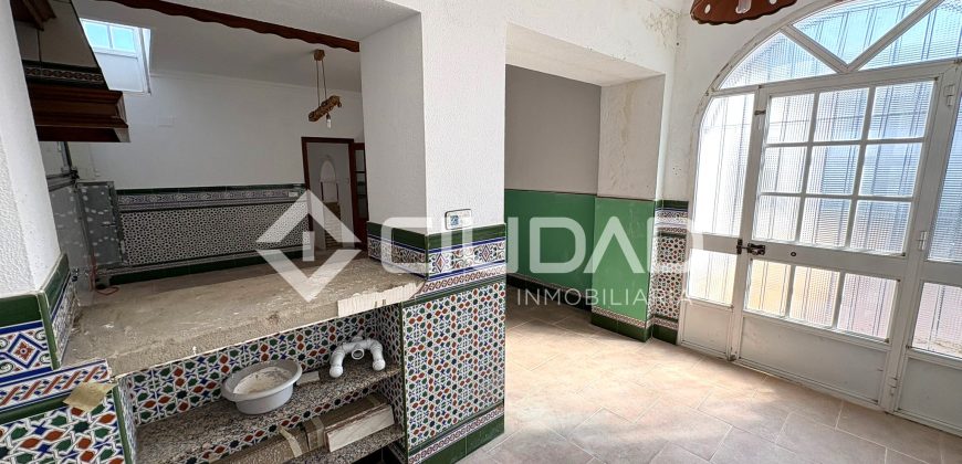 Casa + nave + apartamento independiente en Av. Al-Ándalus
