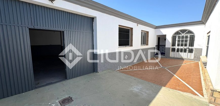 Casa + nave + apartamento independiente en Av. Al-Ándalus