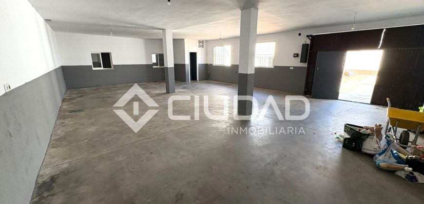 Casa + nave + apartamento independiente en Av. Al-Ándalus