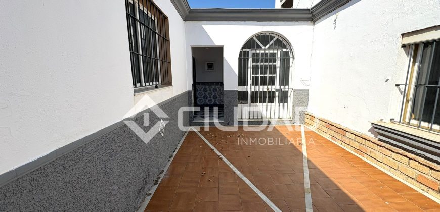 Casa + nave + apartamento independiente en Av. Al-Ándalus