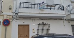 CASA EN VENTA EN CALLE DE LOS GUARNICIONEROS DE MORON DE LA FRONTERA.-