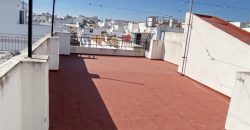 CASA EN VENTA EN CALLE DE LOS GUARNICIONEROS DE MORON DE LA FRONTERA.-