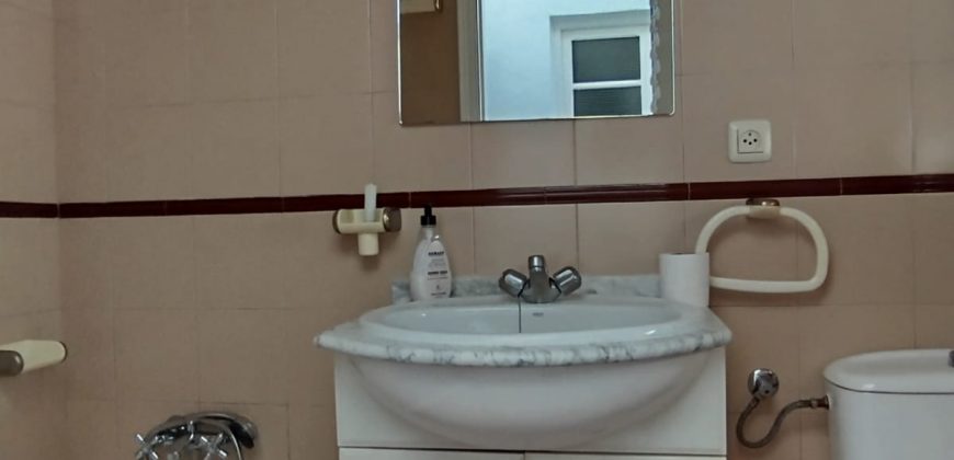 CASA EN VENTA EN CALLE DE LOS GUARNICIONEROS DE MORON DE LA FRONTERA.-