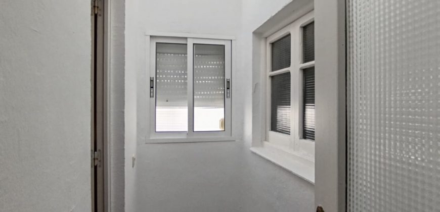 CASA EN VENTA EN CALLE DE LOS GUARNICIONEROS DE MORON DE LA FRONTERA.-